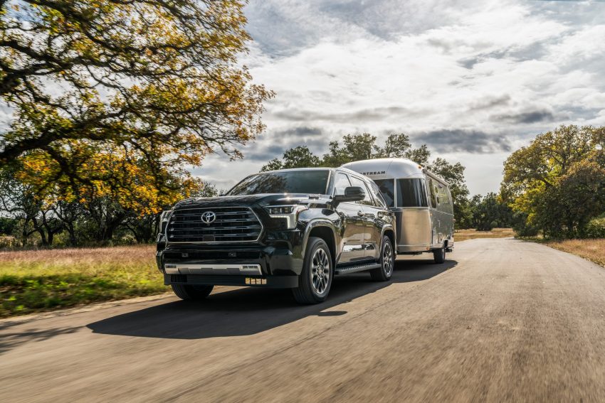 2023 Toyota Sequoia Limited - Towing a Trailer Wallpaper 850x567 #31