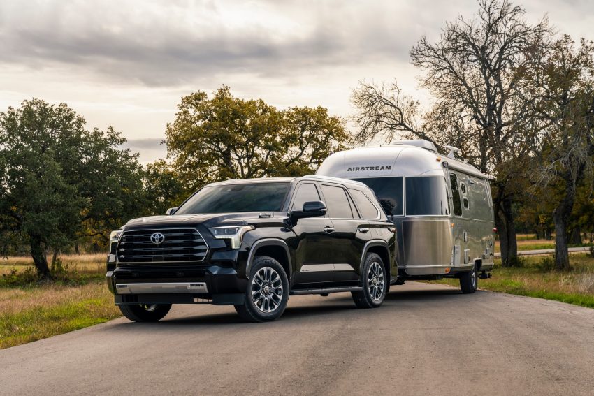 2023 Toyota Sequoia Limited - Towing a Trailer Wallpaper 850x567 #35