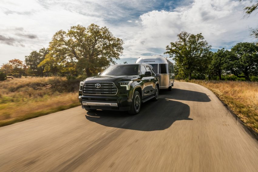2023 Toyota Sequoia Limited - Towing a Trailer Wallpaper 850x567 #32