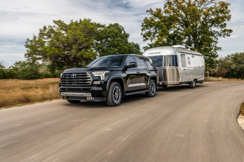 2023 Toyota Sequoia Limited - Towing a Trailer Wallpaper 850x567 #33