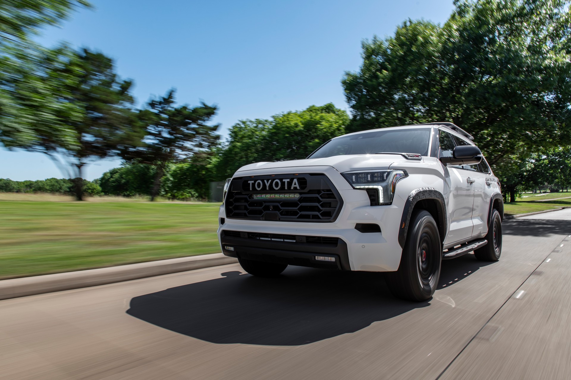 Download 2023 Toyota Sequoia TRD Pro - Front Three-Quarter HD Wallpaper 1920x1280 #23