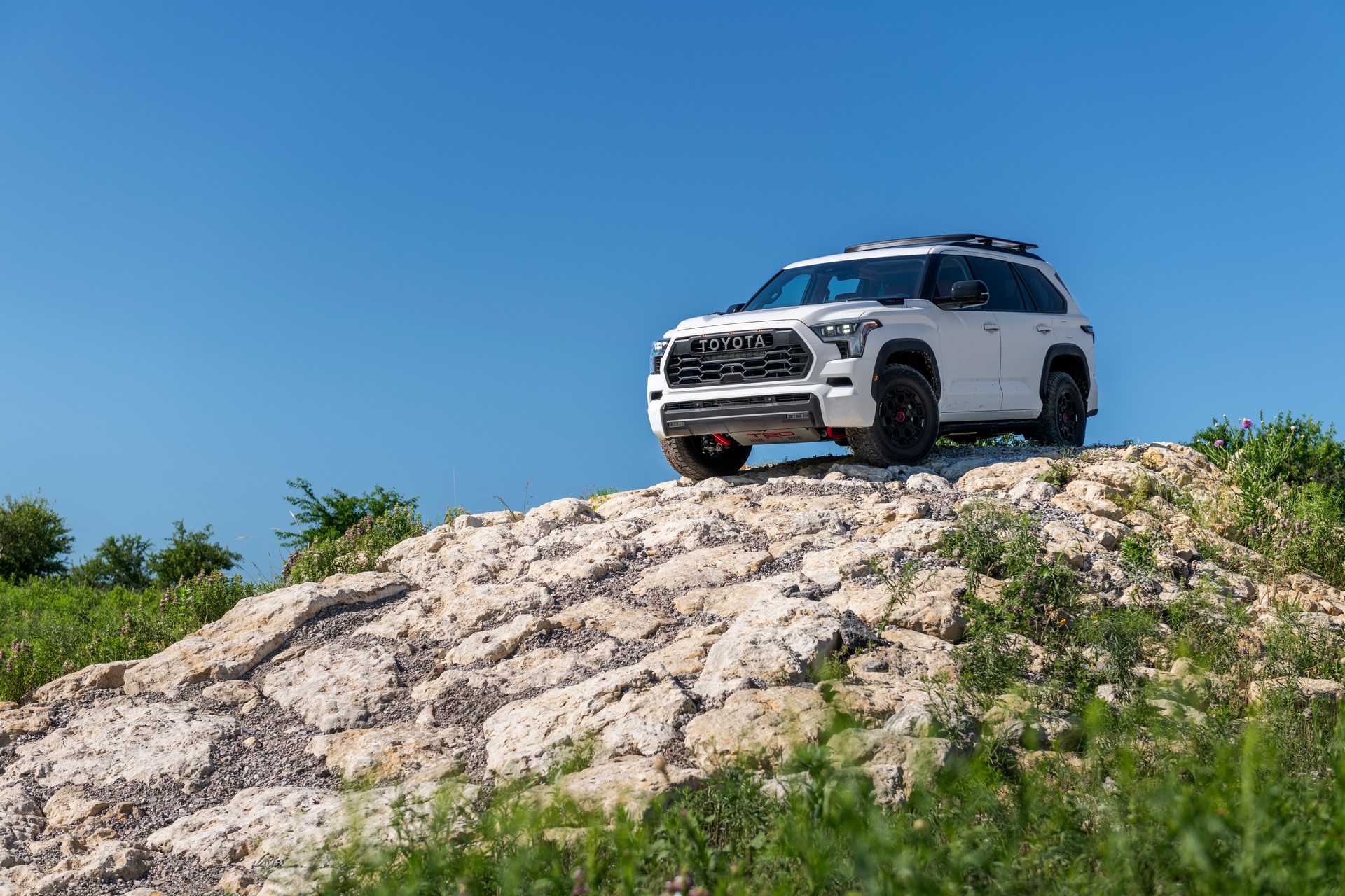 Download 2023 Toyota Sequoia TRD Pro - Front Three-Quarter HD Wallpaper 1920x1280 #46