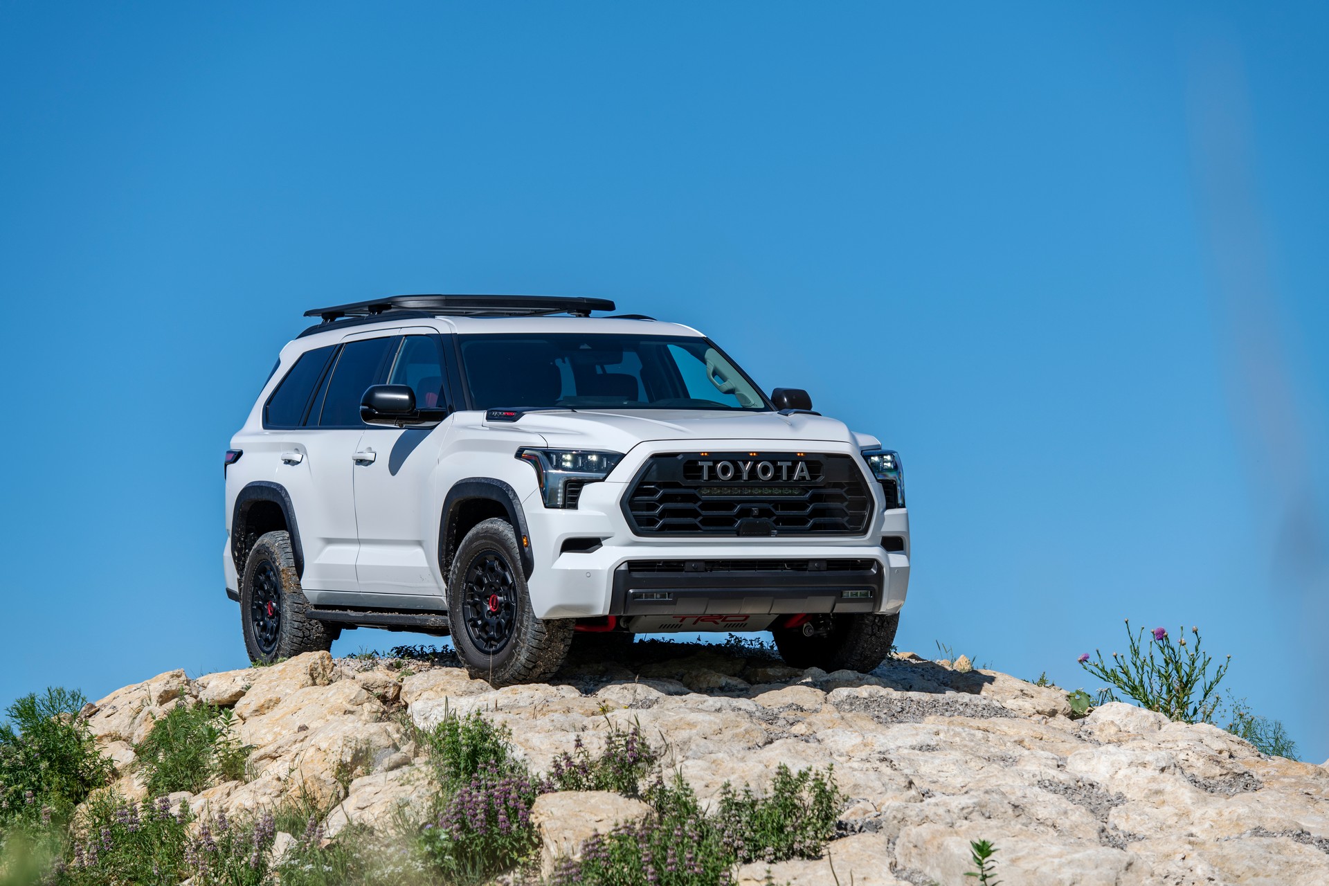 Download 2023 Toyota Sequoia TRD Pro - Front Three-Quarter HD Wallpaper 1920x1280 #39