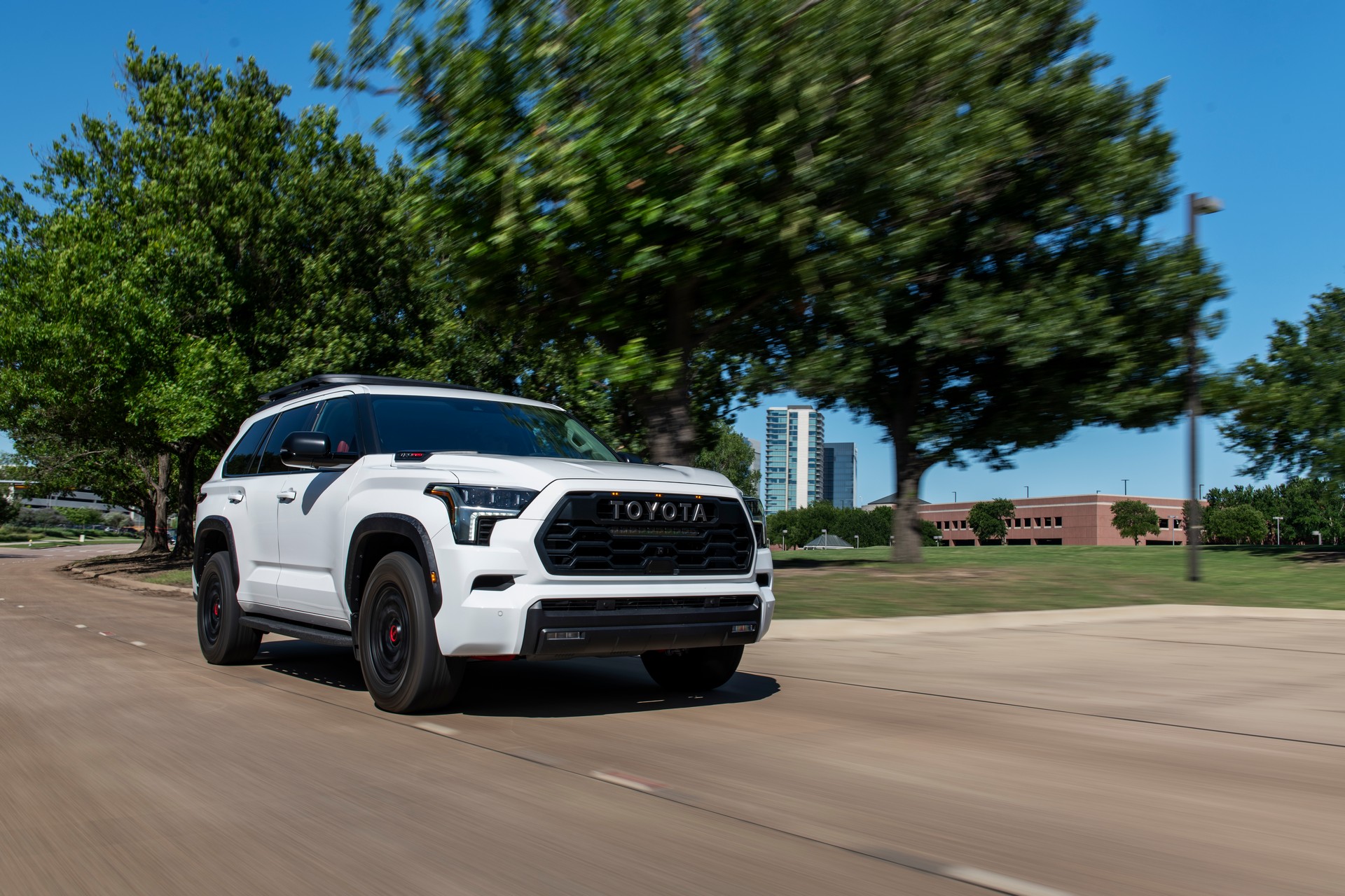 Download 2023 Toyota Sequoia TRD Pro - Front Three-Quarter HD Wallpaper 1920x1280 #25