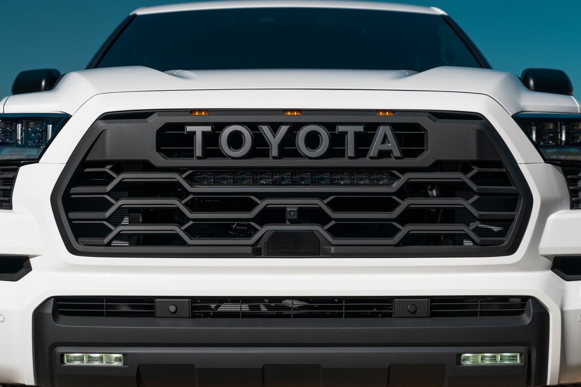 Download 2023 Toyota Sequoia TRD Pro - Grille HD Wallpaper 1920x1280 #13