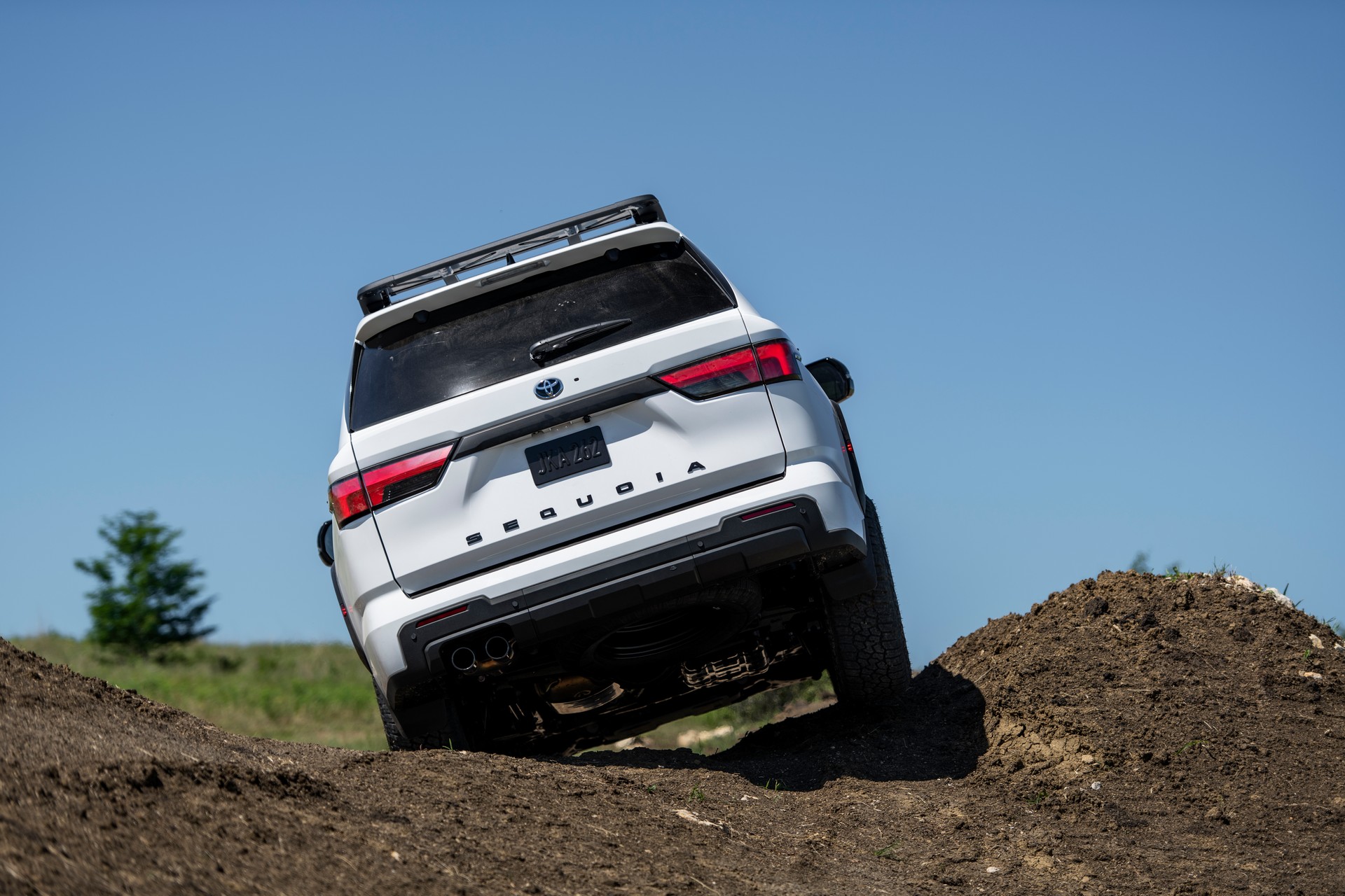 Download 2023 Toyota Sequoia TRD Pro - Off-Road HD Wallpaper 1920x1280 #61