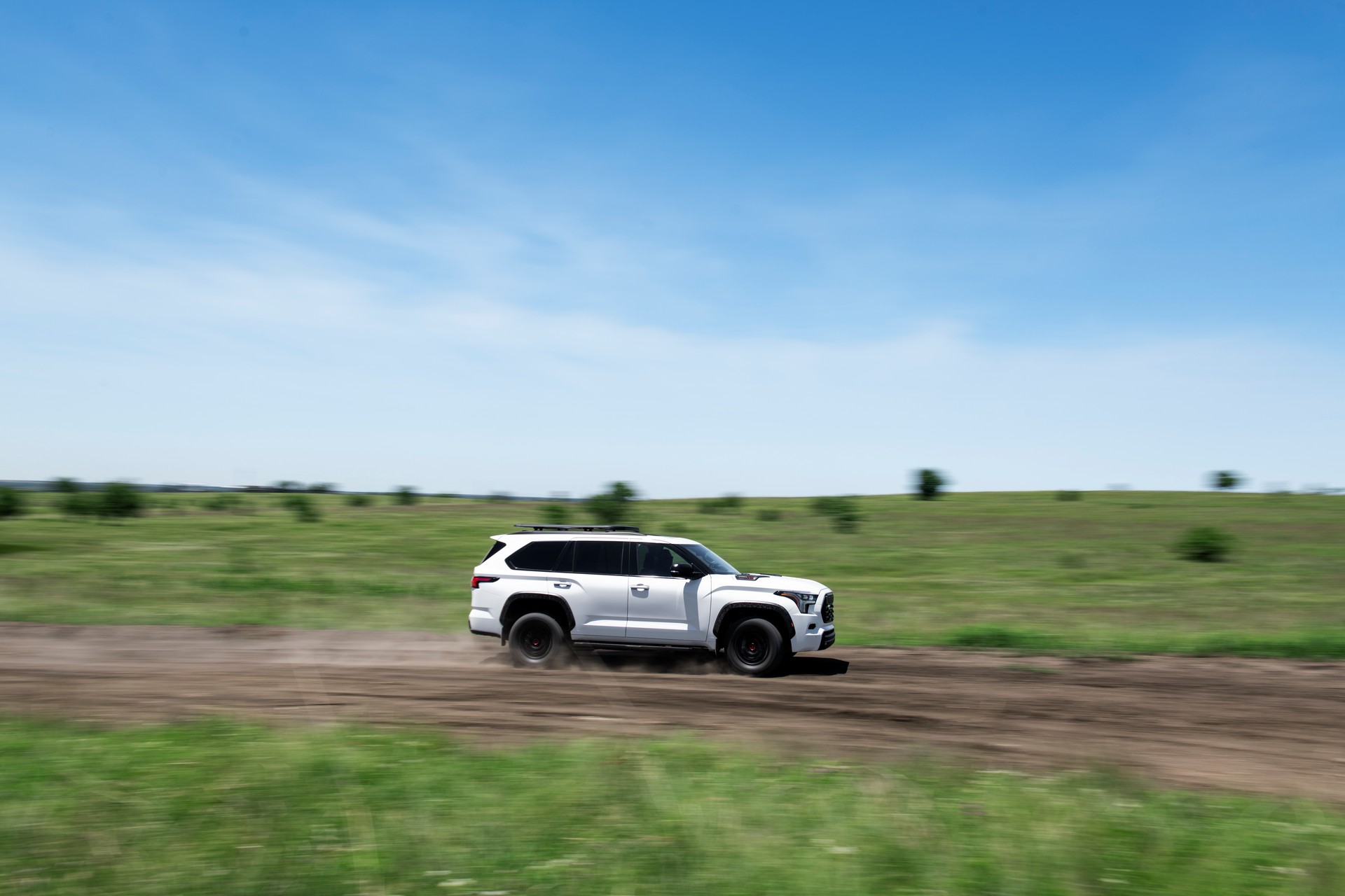 Download 2023 Toyota Sequoia TRD Pro - Side HD Wallpaper 1920x1280 #73