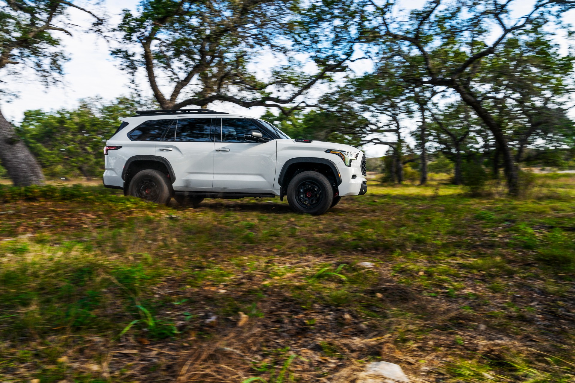 Download 2023 Toyota Sequoia TRD Pro - Side HD Wallpaper 1920x1280 #11