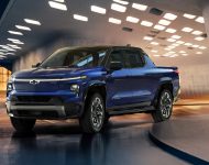 2024 Chevrolet Silverado EV RST - Front Three-Quarter Wallpaper 190x150