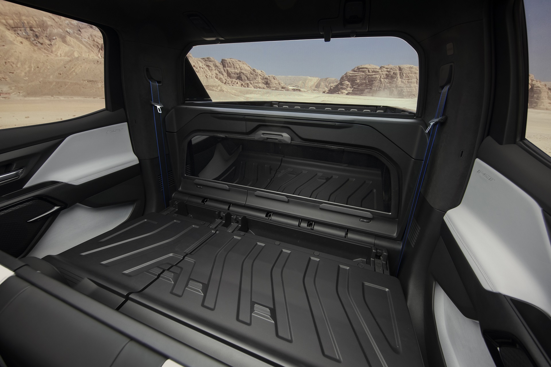 Download 2024 Chevrolet Silverado EV RST - Interior, Detail HD Wallpaper 1920x1280 #41