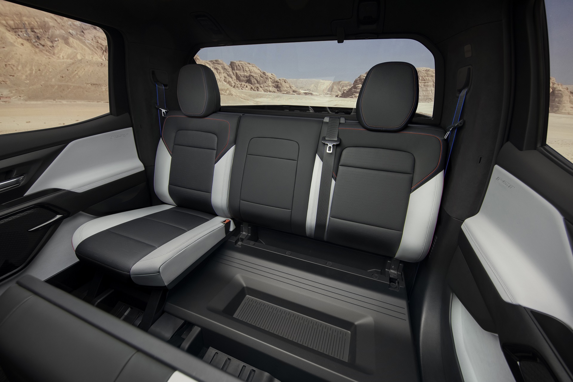 2024 Chevrolet Silverado EV RST Interior, Rear Seats Wallpapers 39