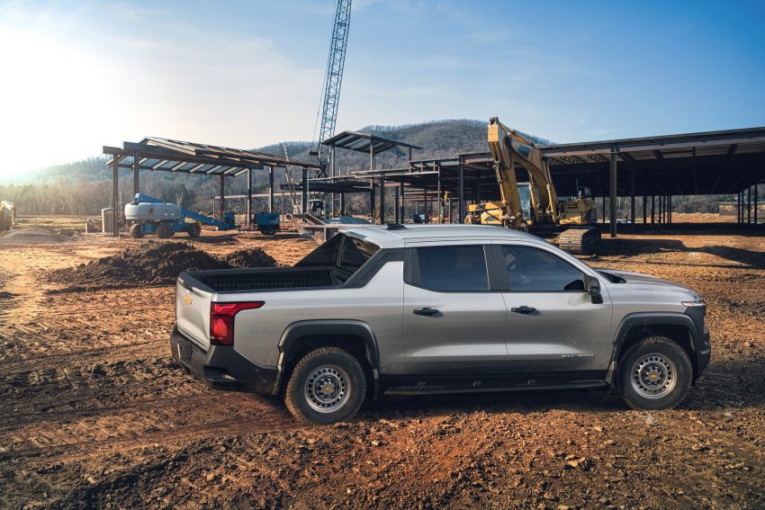 2024 Chevrolet Silverado EV WT - Side Wallpaper 850x567 #3