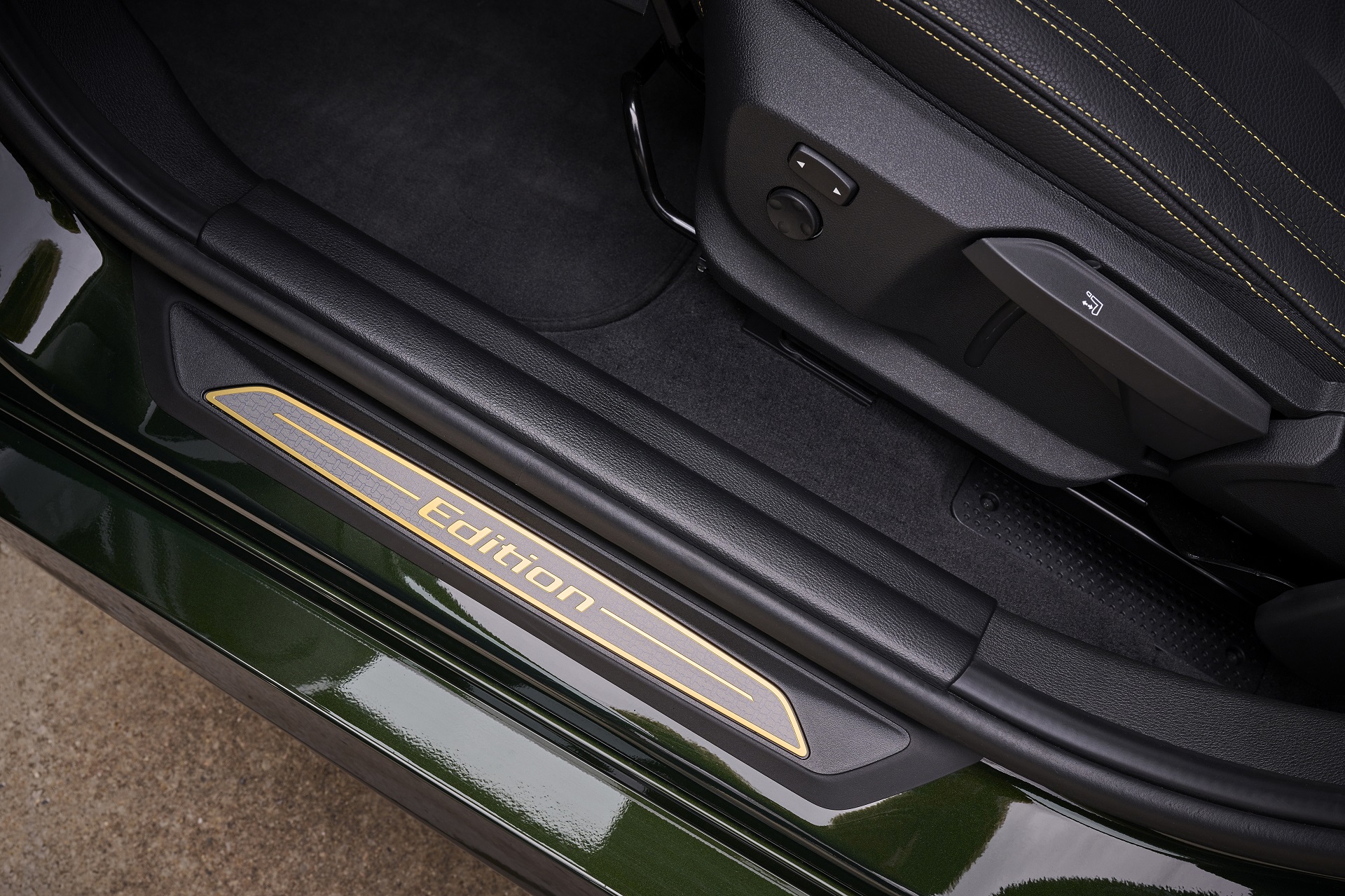 Download 2022 BMW X2 Edition GoldPlay - Door Sill HD Wallpaper 1920x1279 #42