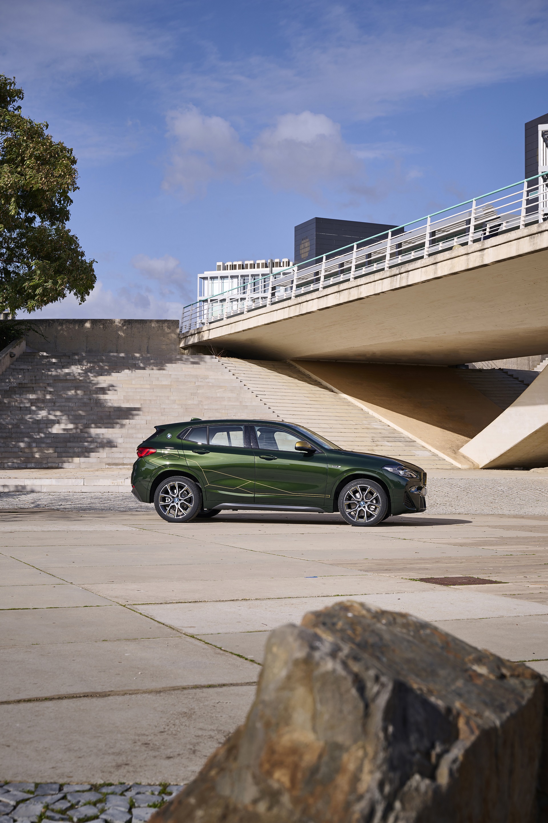 Download 2022 BMW X2 Edition GoldPlay - Side HD Phone Wallpaper 1920x2880 #27