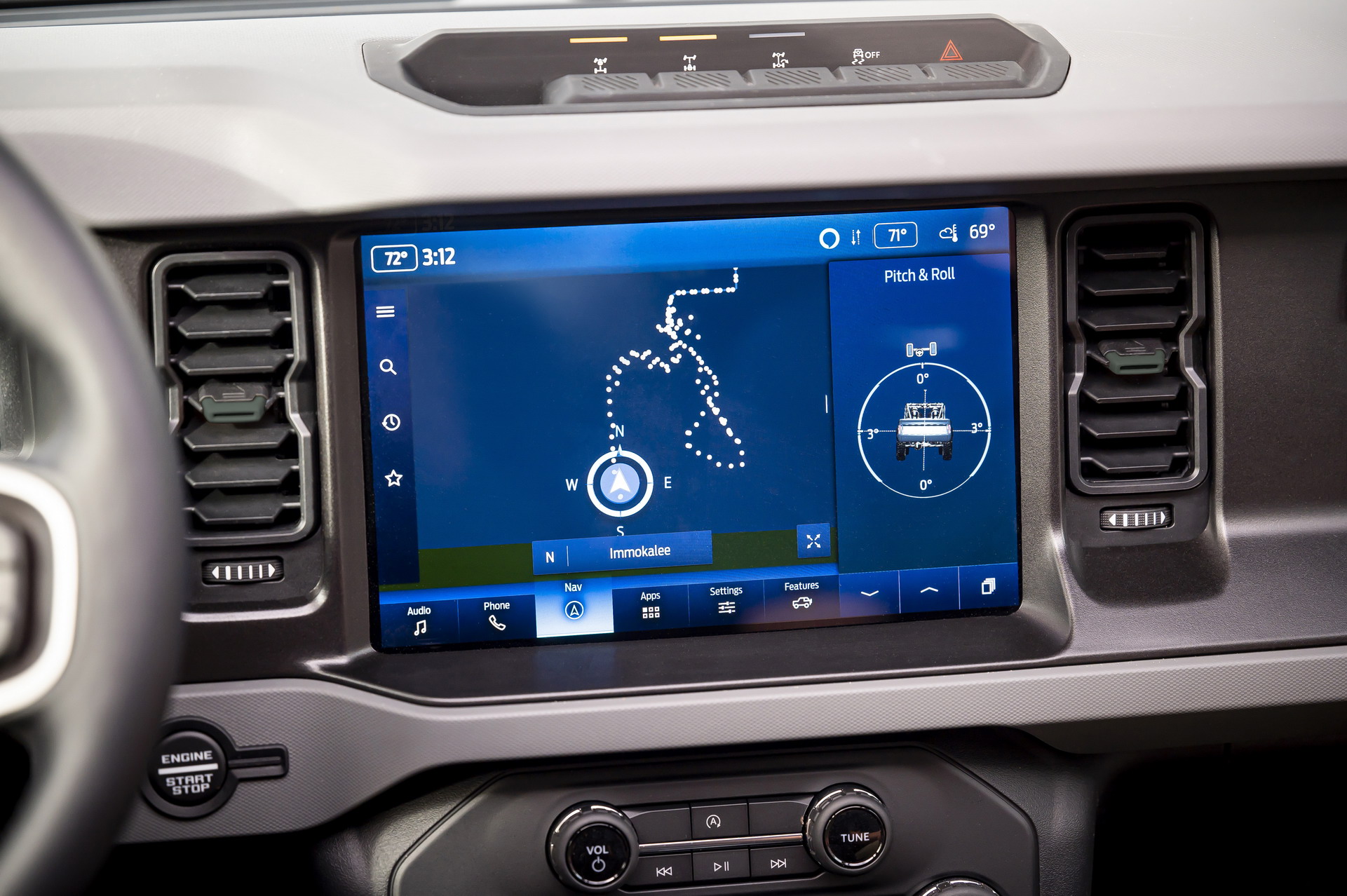 Download 2022 Ford Bronco Everglades Edition - Central Console HD Wallpaper 1921x1278 #28