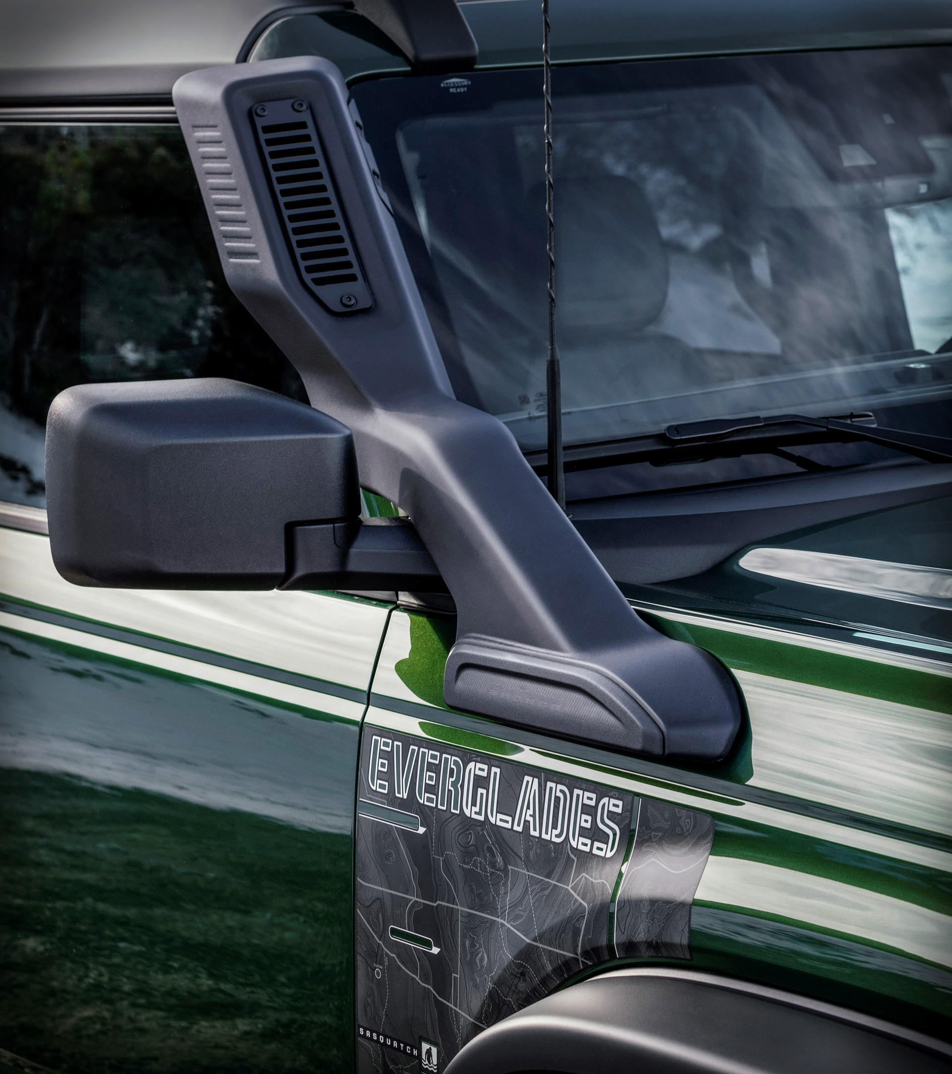 Download 2022 Ford Bronco Everglades Edition - Raised engine air intake HD Phone Wallpaper 1921x2168 #44
