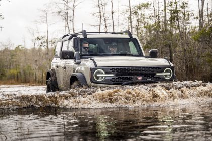 Download 2022 Ford Bronco Everglades Edition HD Wallpapers