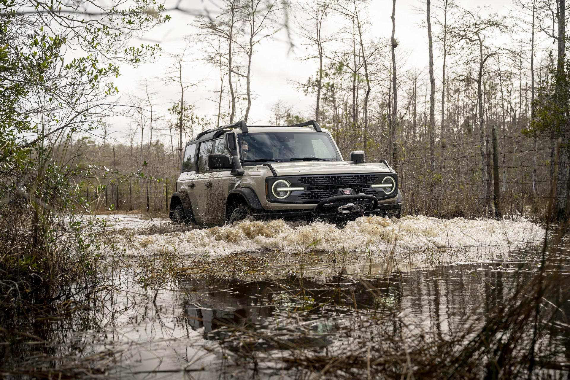 Download 2022 Ford Bronco Everglades Edition - Water fording HD Wallpaper 1921x1281 #3