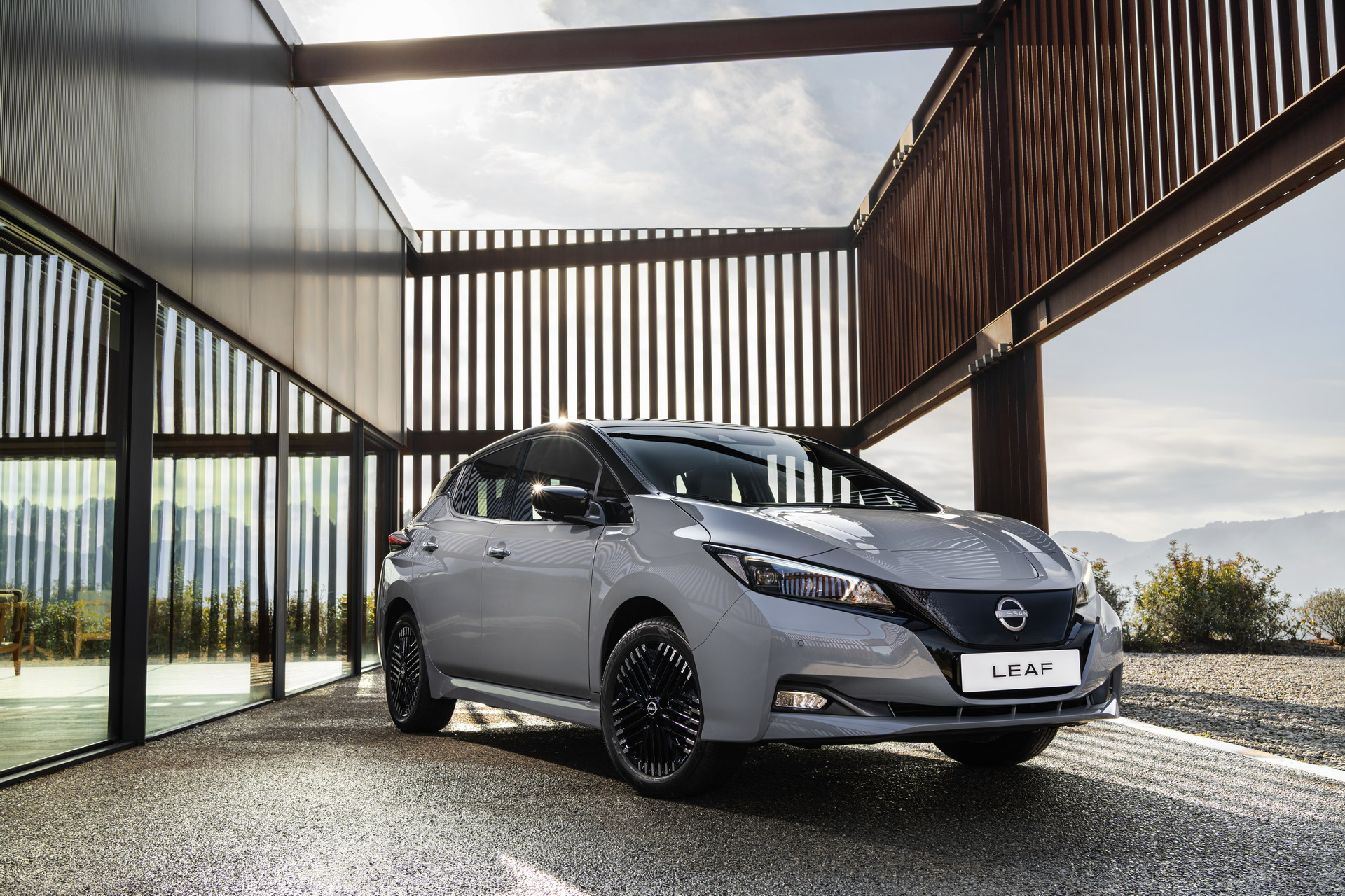 Download 2022 Nissan Leaf - Front Three-Quarter HD Wallpaper 1920x1280 #22