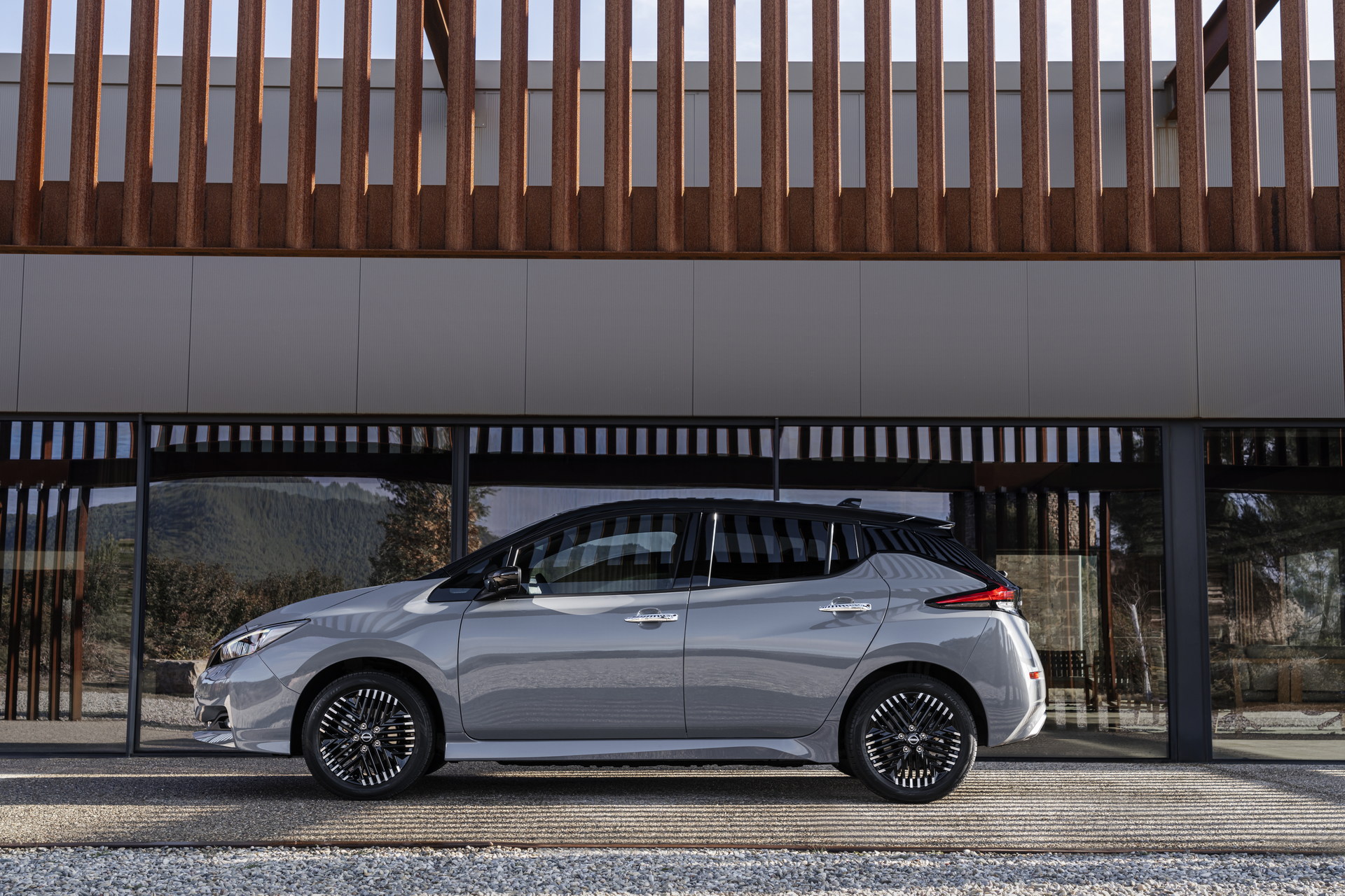 Download 2022 Nissan Leaf - Side HD Wallpaper 1920x1280 #26