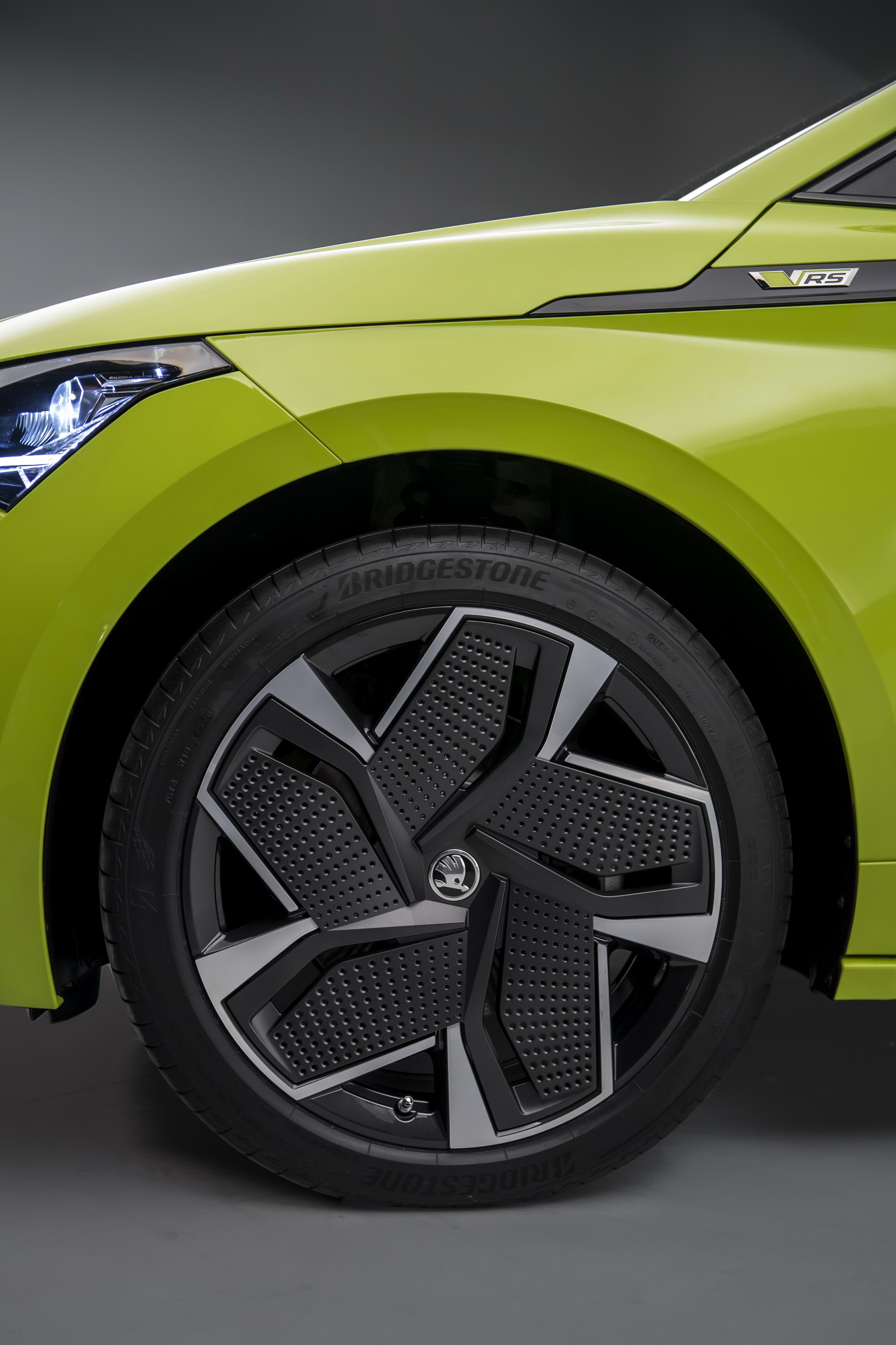 Download 2022 Skoda Enyaq Coupe RS iV - Wheel HD Phone Wallpaper 1921x2882 #20