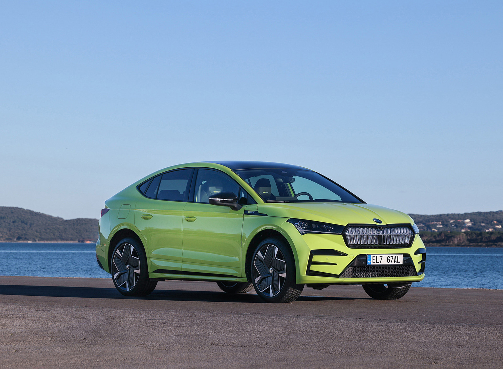 Download 2022 Škoda ENYAQ Coupe RS iV - Front Three-Quarter HD Wallpaper 1920x1409 #67