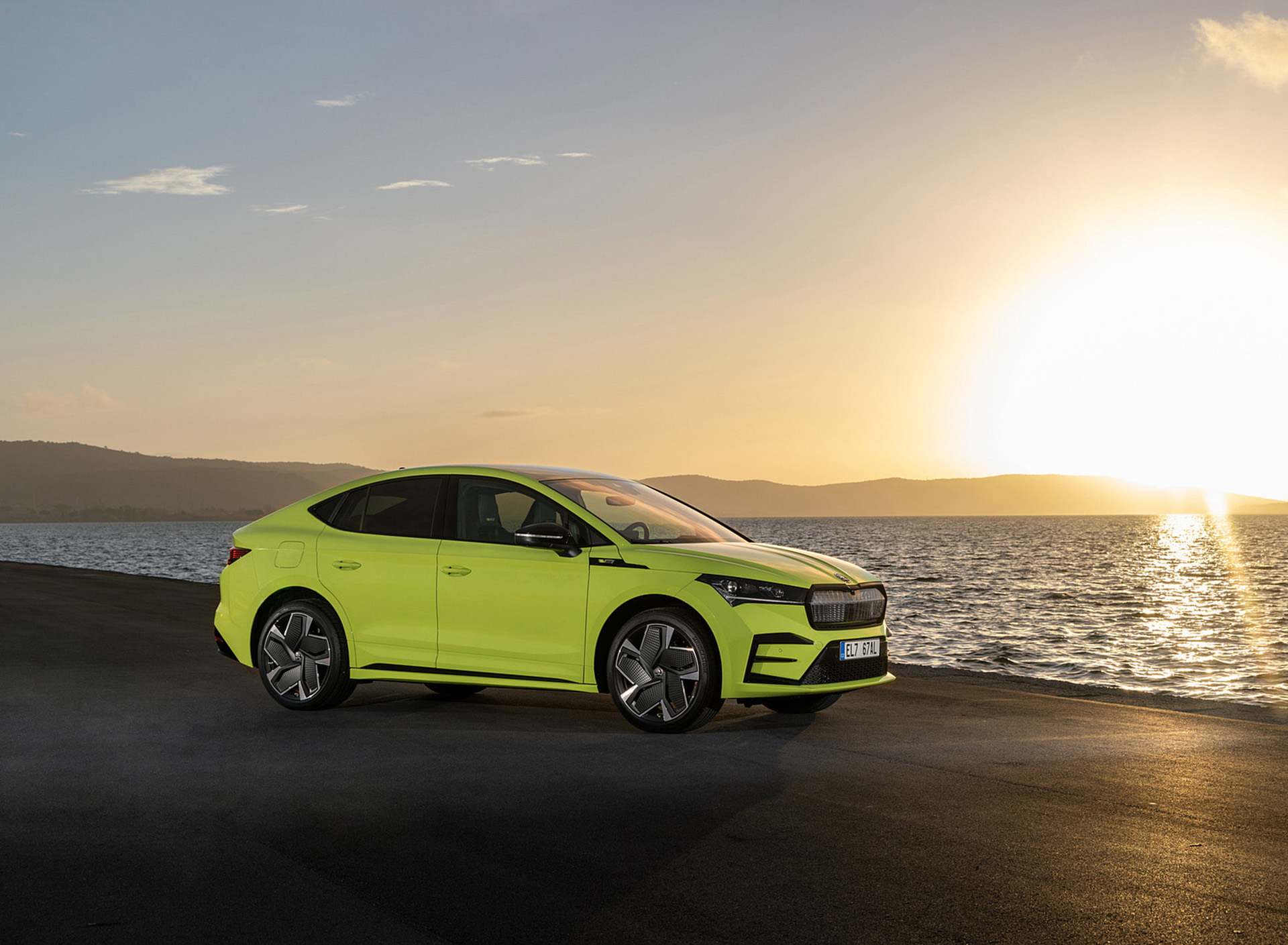 Download 2022 Škoda ENYAQ Coupe RS iV - Front Three-Quarter HD Wallpaper 1920x1409 #78