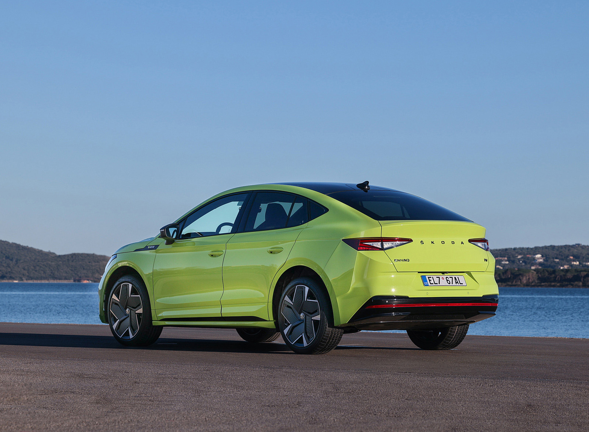 Download 2022 Škoda ENYAQ Coupe RS iV - Rear Three-Quarter HD Wallpaper 1920x1409 #70