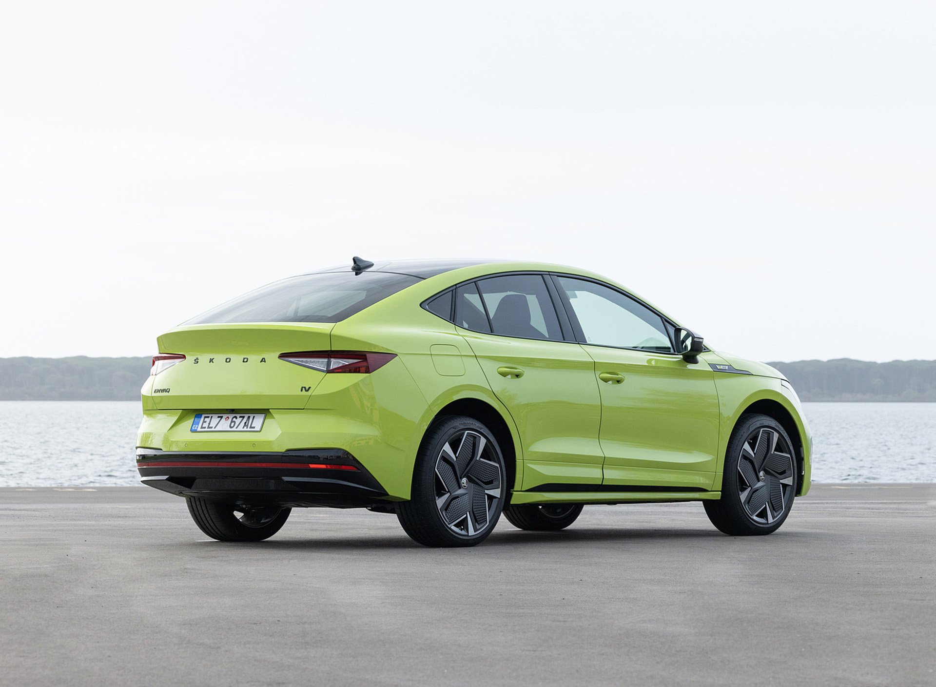 Download 2022 Škoda ENYAQ Coupe RS iV - Rear Three-Quarter HD Wallpaper 1920x1409 #63