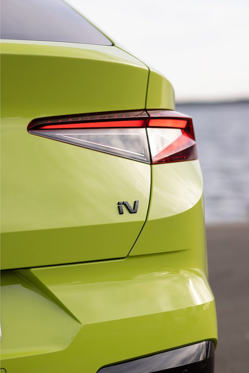 2022 Škoda ENYAQ Coupe RS iV - Tail Light Phone Wallpaper 850x1275 #106