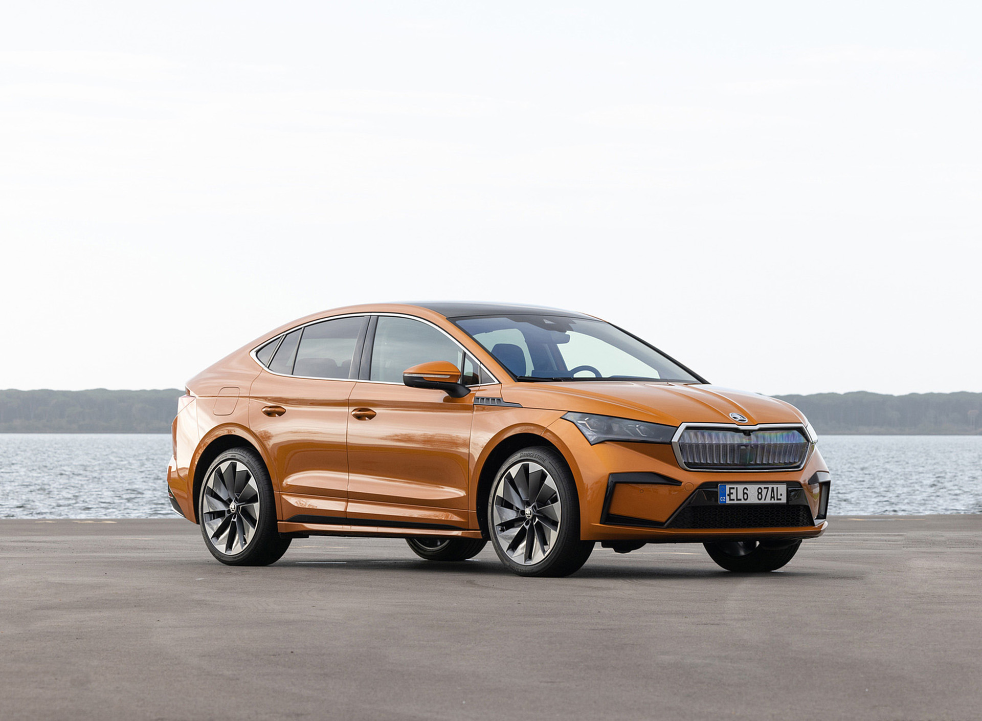 Download 2022 Škoda ENYAQ Coupe iV - Front Three-Quarter HD Wallpaper 1920x1409 #131