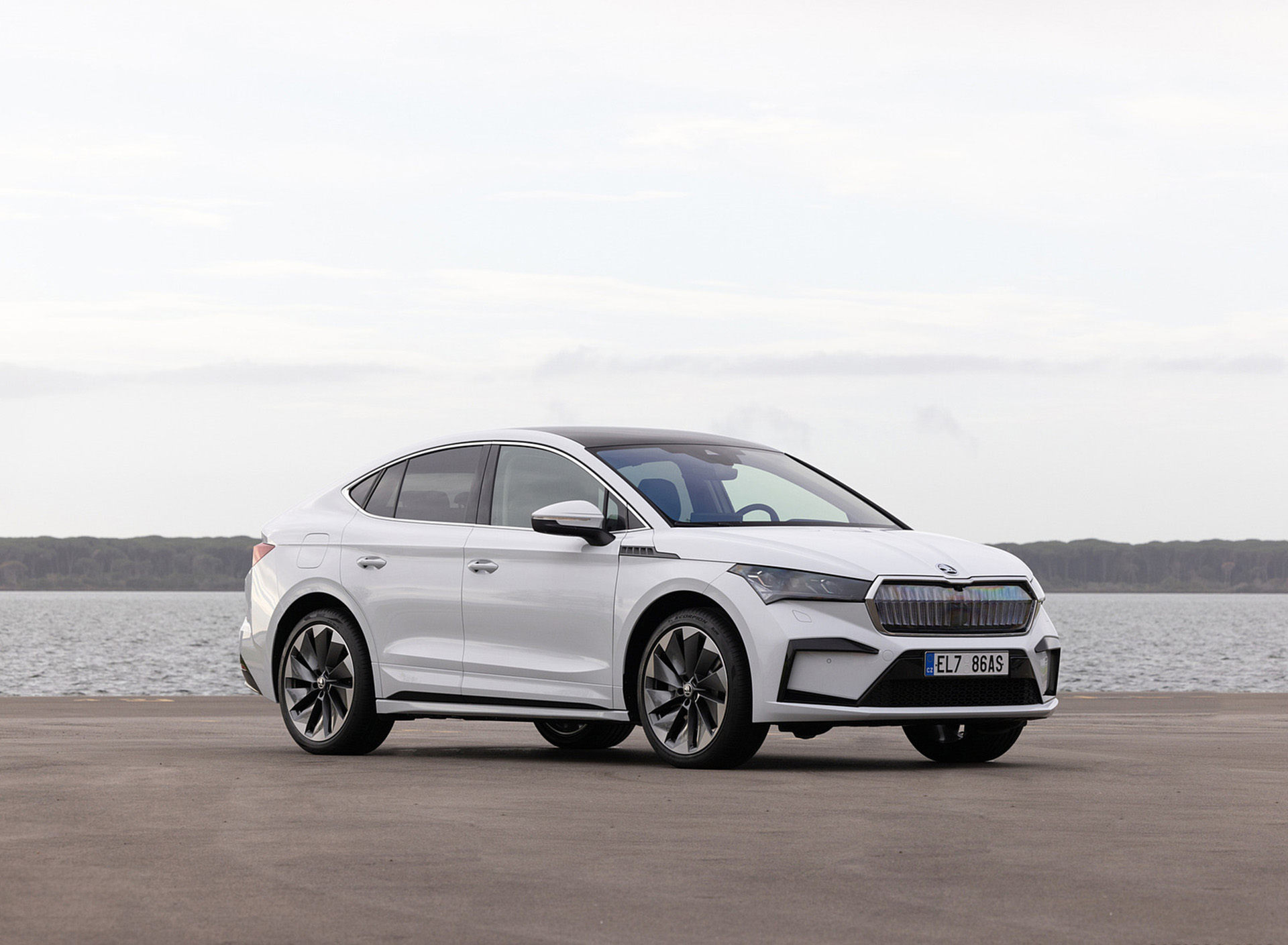 Download 2022 Škoda ENYAQ Coupe iV - Front Three-Quarter HD Wallpaper 1920x1409 #55