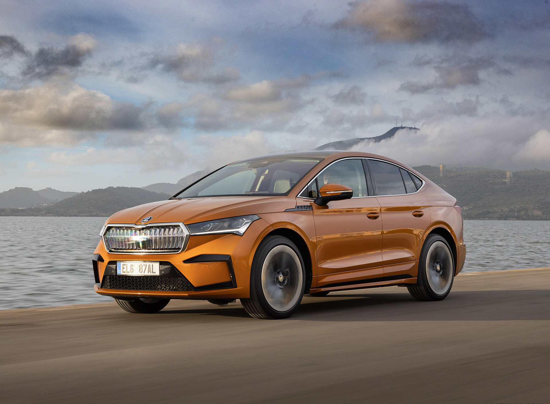 Download 2022 Škoda ENYAQ Coupe iV - Front Three-Quarter HD Wallpaper 1920x1409 #119