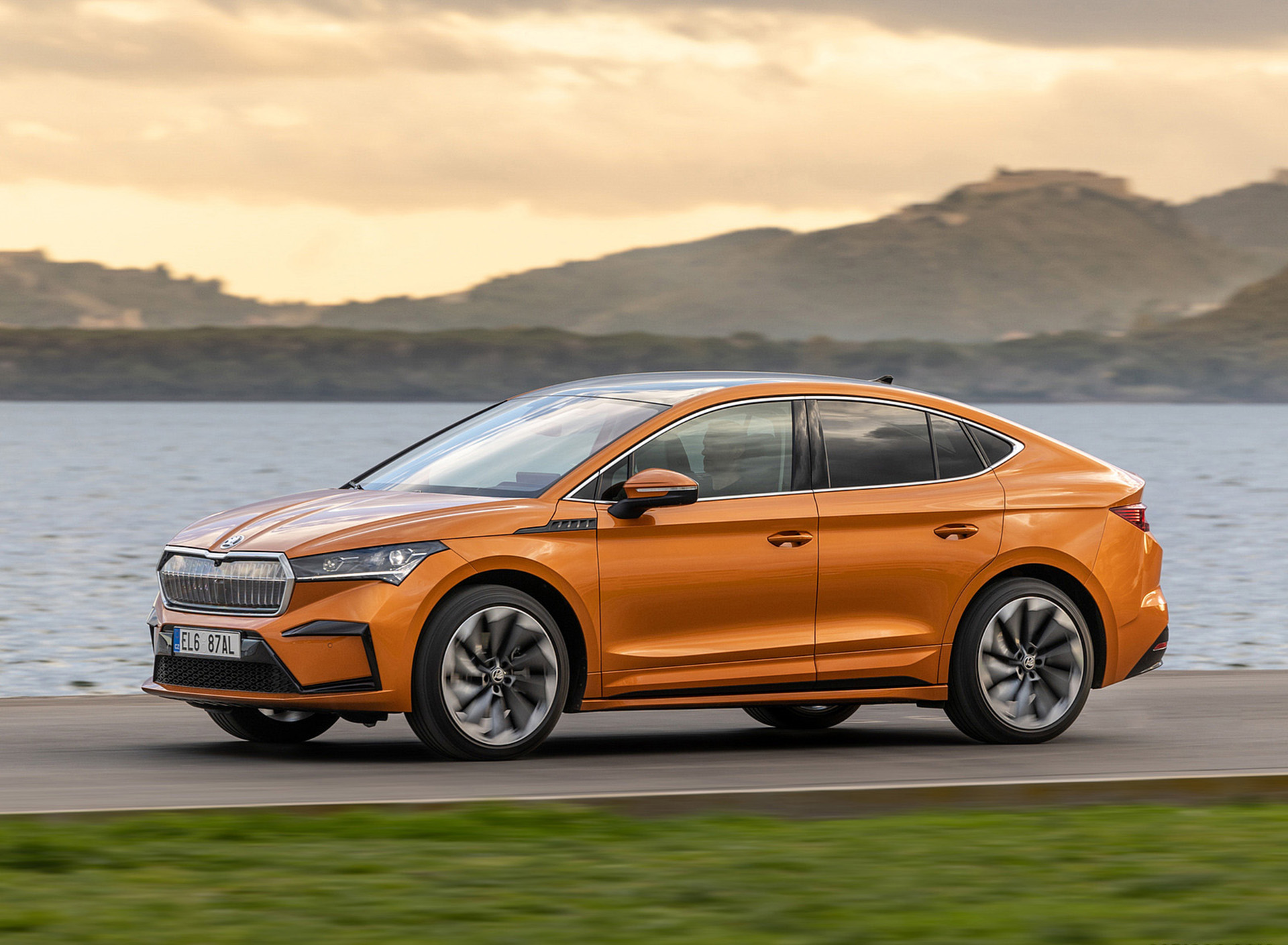 Download 2022 Škoda ENYAQ Coupe iV - Front Three-Quarter HD Wallpaper 1920x1409 #113