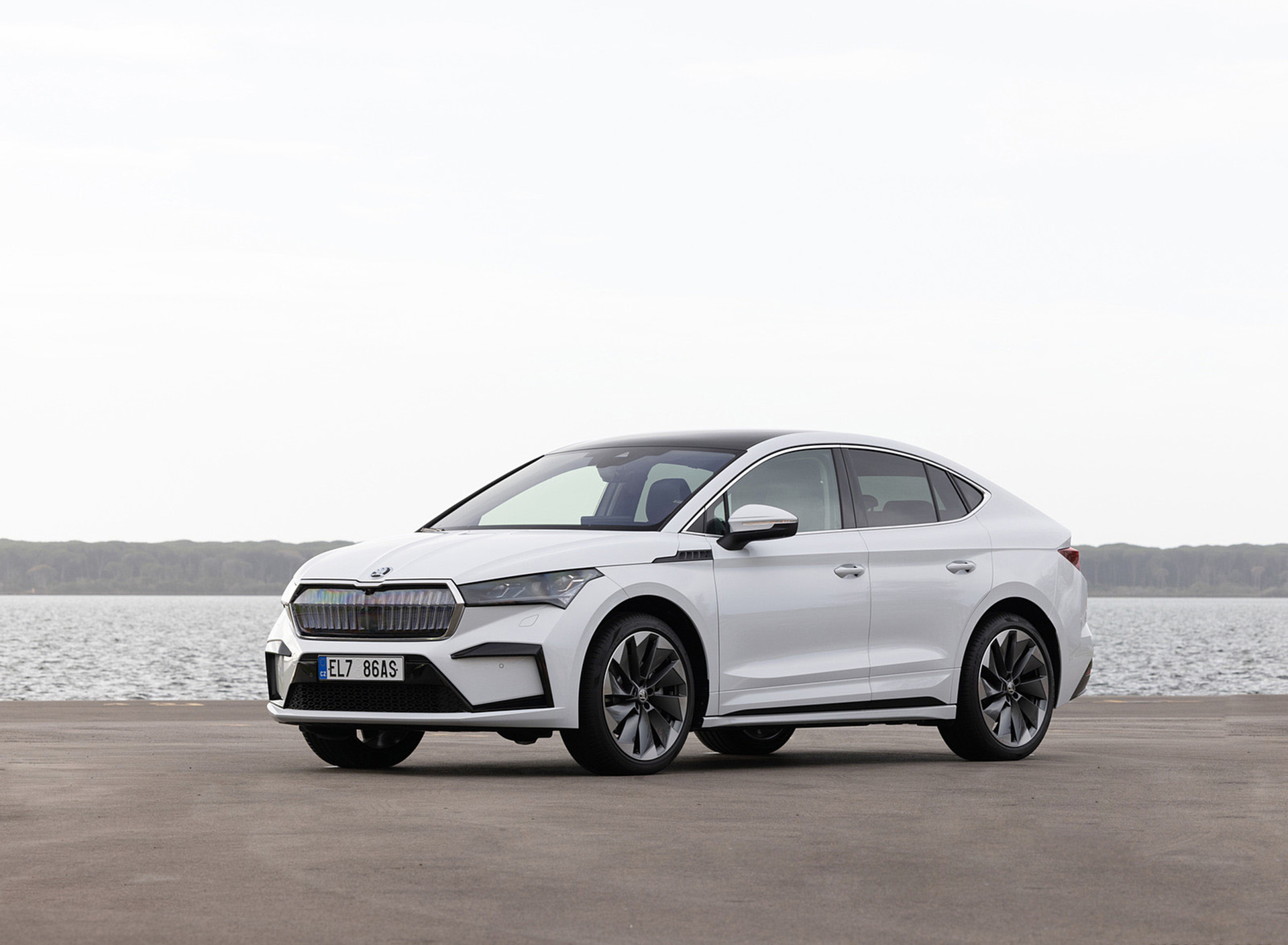 Download 2022 Škoda ENYAQ Coupe iV - Front Three-Quarter HD Wallpaper 1920x1409 #56