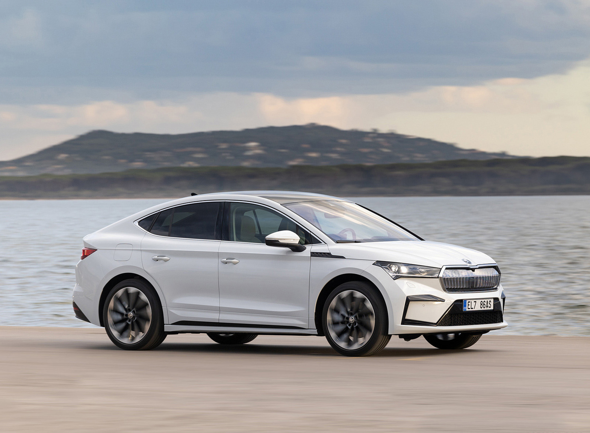 Download 2022 Škoda ENYAQ Coupe iV - Front Three-Quarter HD Wallpaper 1920x1409 #39