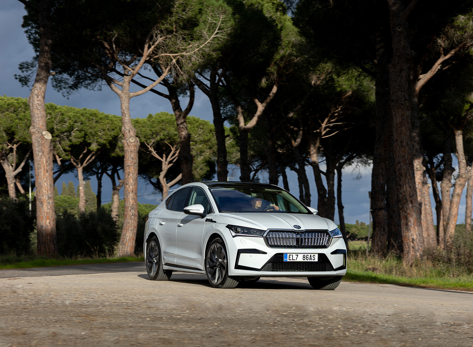 Download 2022 Škoda ENYAQ Coupe iV - Front Three-Quarter HD Wallpaper 1920x1409 #51