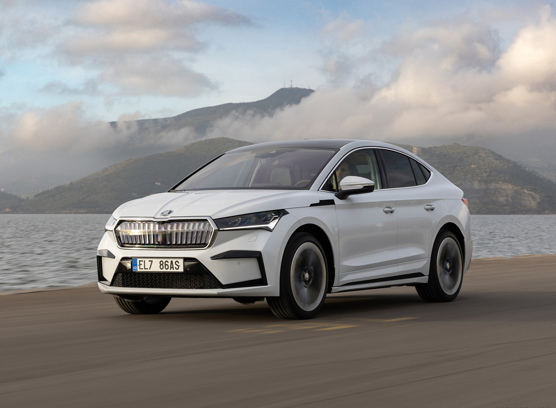 Download 2022 Škoda ENYAQ Coupe iV - Front Three-Quarter HD Wallpaper 1920x1409 #40