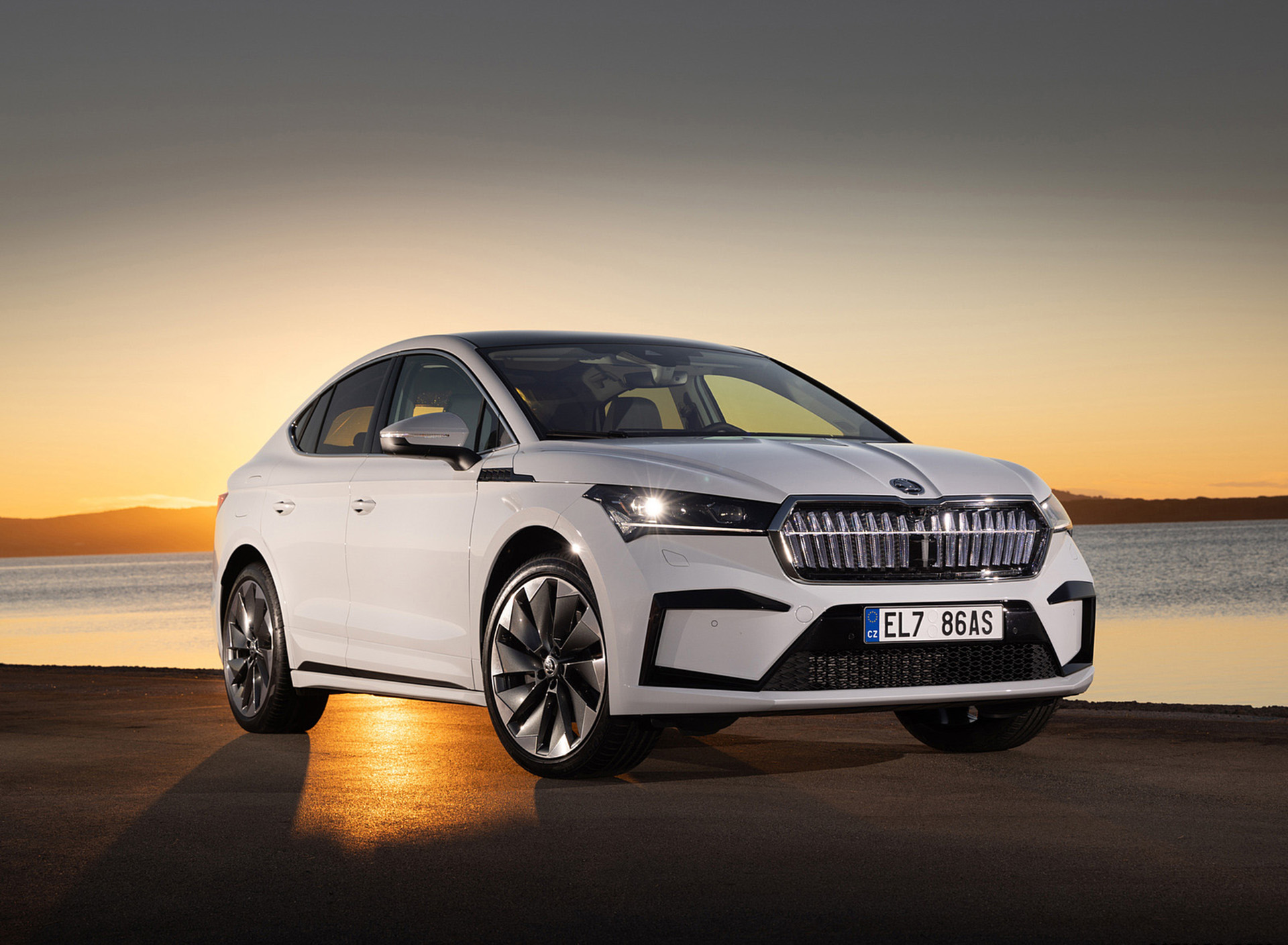 Download 2022 Škoda ENYAQ Coupe iV - Front Three-Quarter HD Wallpaper 1920x1409 #53