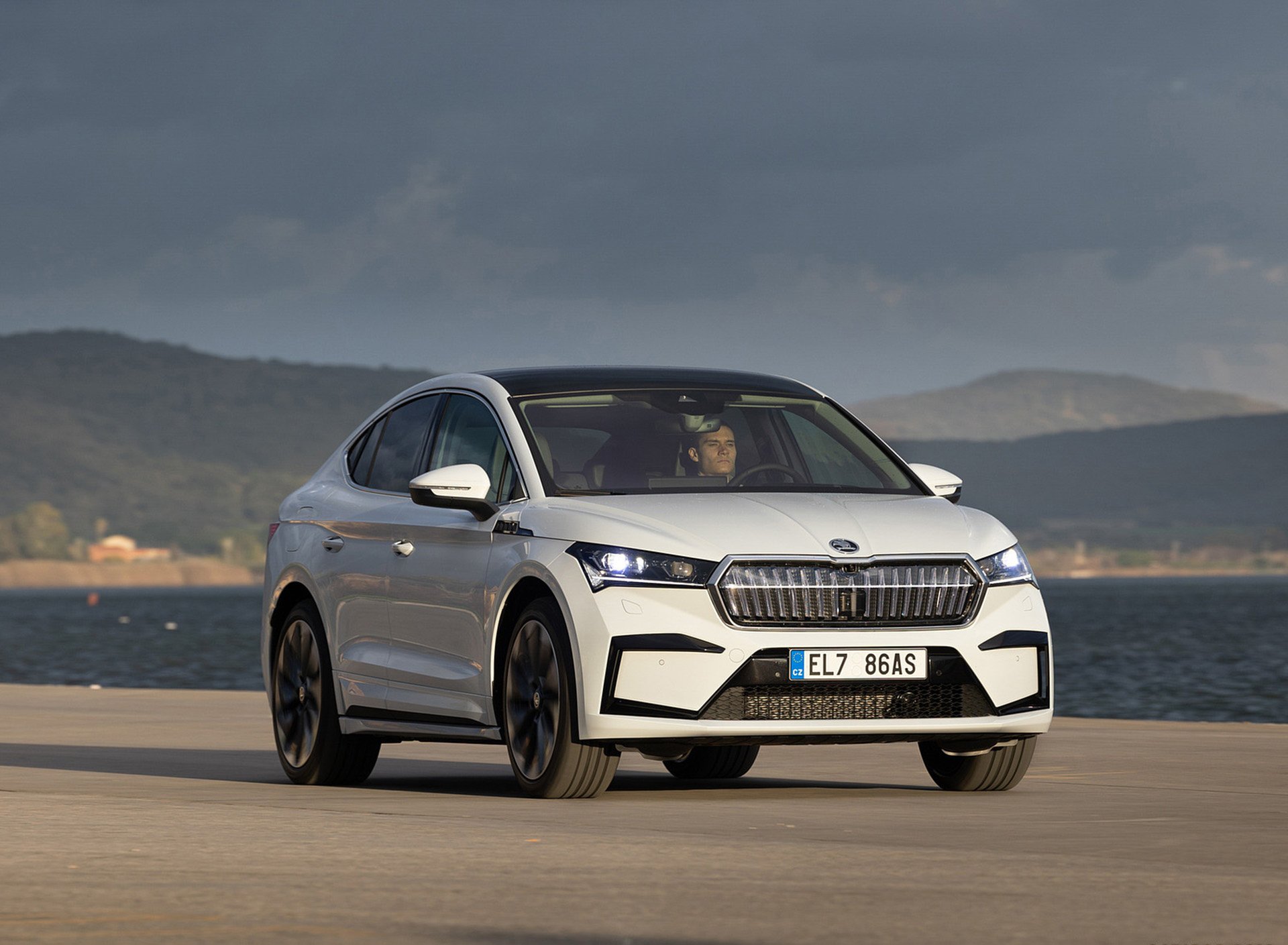 Download 2022 Škoda ENYAQ Coupe iV - Front Three-Quarter HD Wallpaper 1920x1409 #36