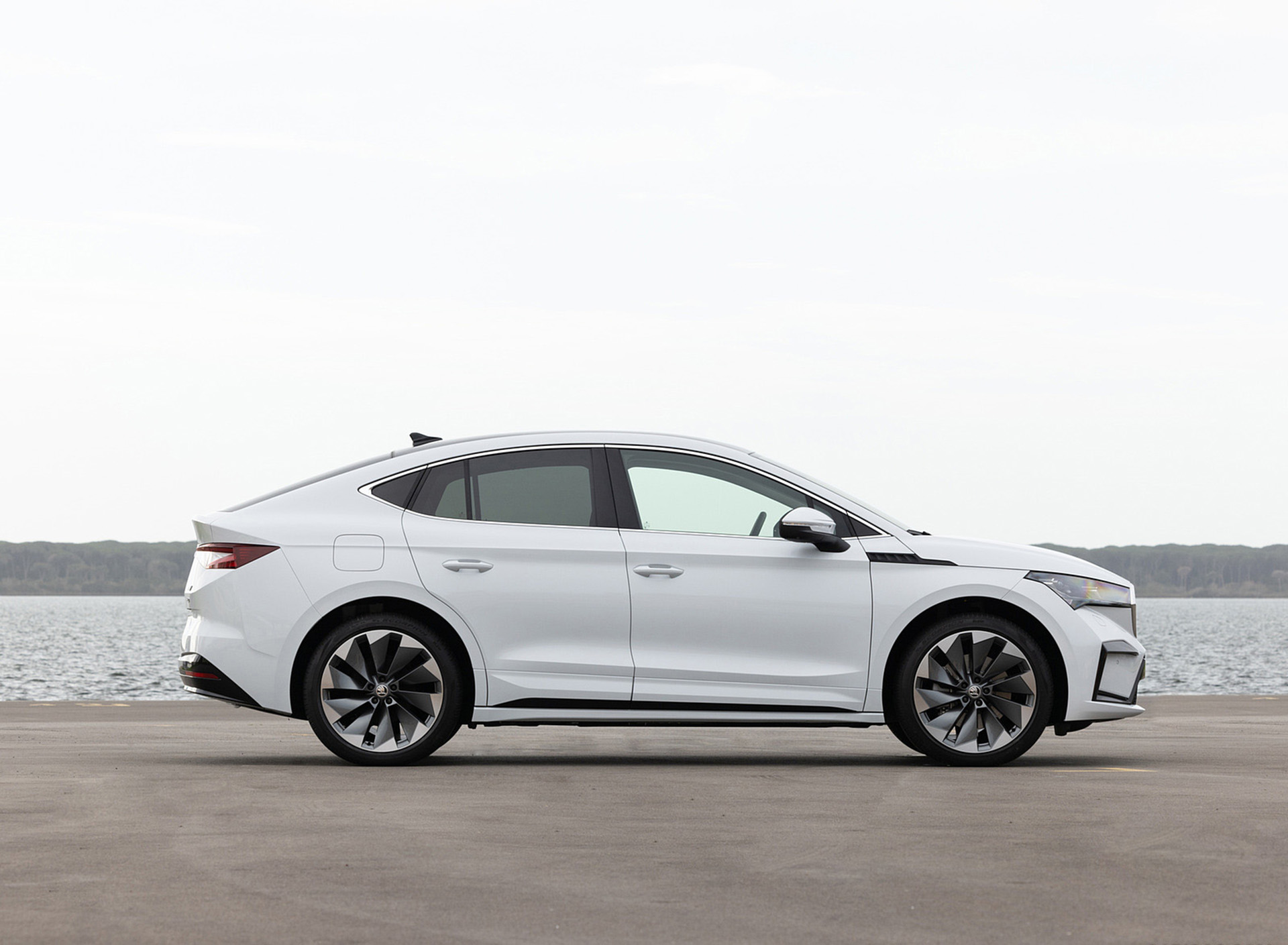 Download 2022 Škoda ENYAQ Coupe iV - Side HD Wallpaper 1920x1409 #62