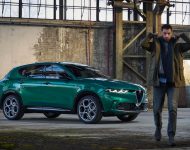 2023 Alfa Romeo Tonale Veloce - Front Three-Quarter Wallpaper 190x150