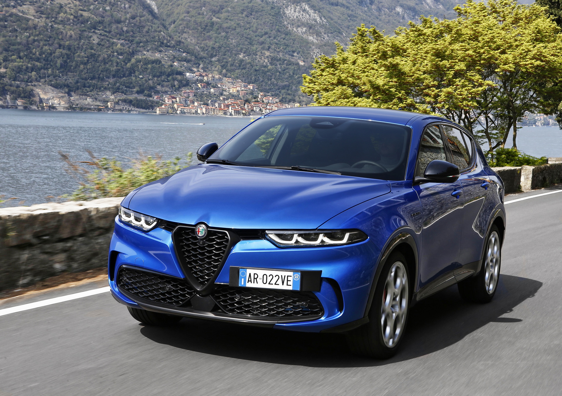 Download 2023 Alfa Romeo Tonale Veloce - Front Three-Quarter HD Wallpaper 1920x1353 #2