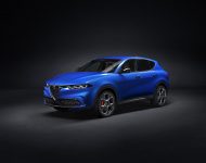 2023 Alfa Romeo Tonale Veloce - Front Three-Quarter Wallpaper 190x150