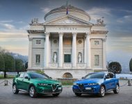 2023 Alfa Romeo Tonale Veloce - Front Three-Quarter Wallpaper 190x150