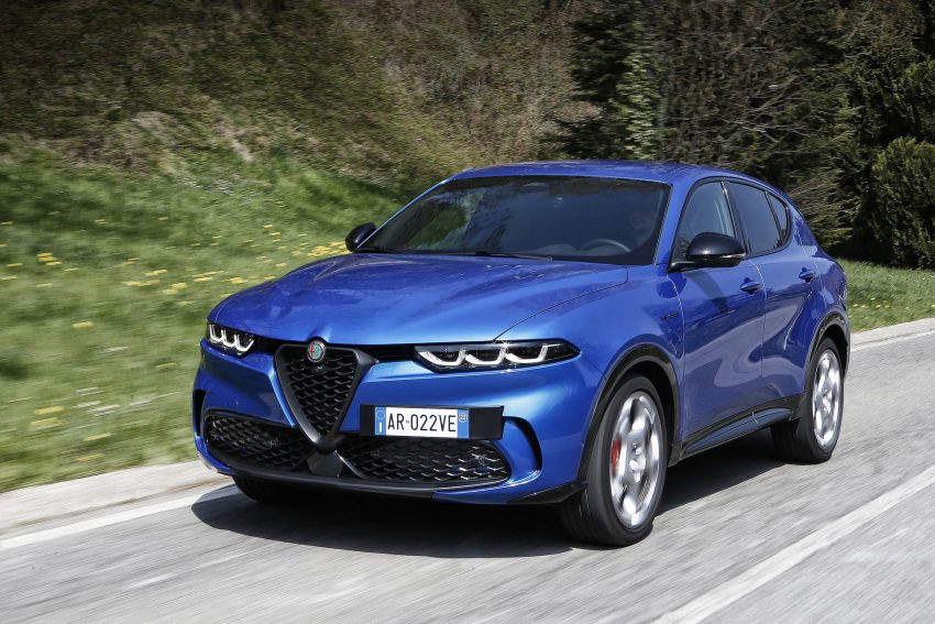 2023 Alfa Romeo Tonale Veloce - Front Three-Quarter Wallpaper 850x567 #3