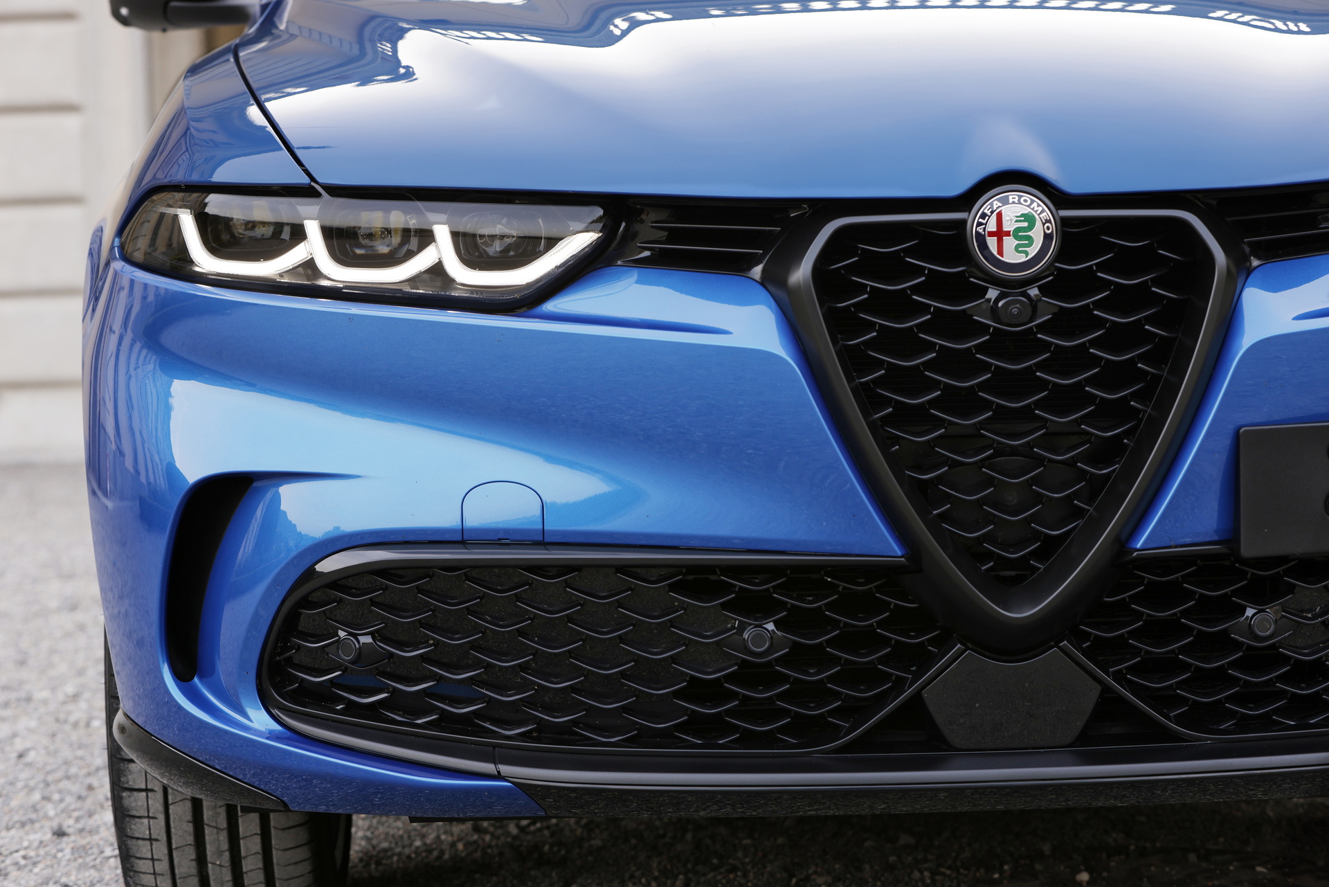 Download 2023 Alfa Romeo Tonale Veloce - Grille HD Wallpaper 1920x1281 #20