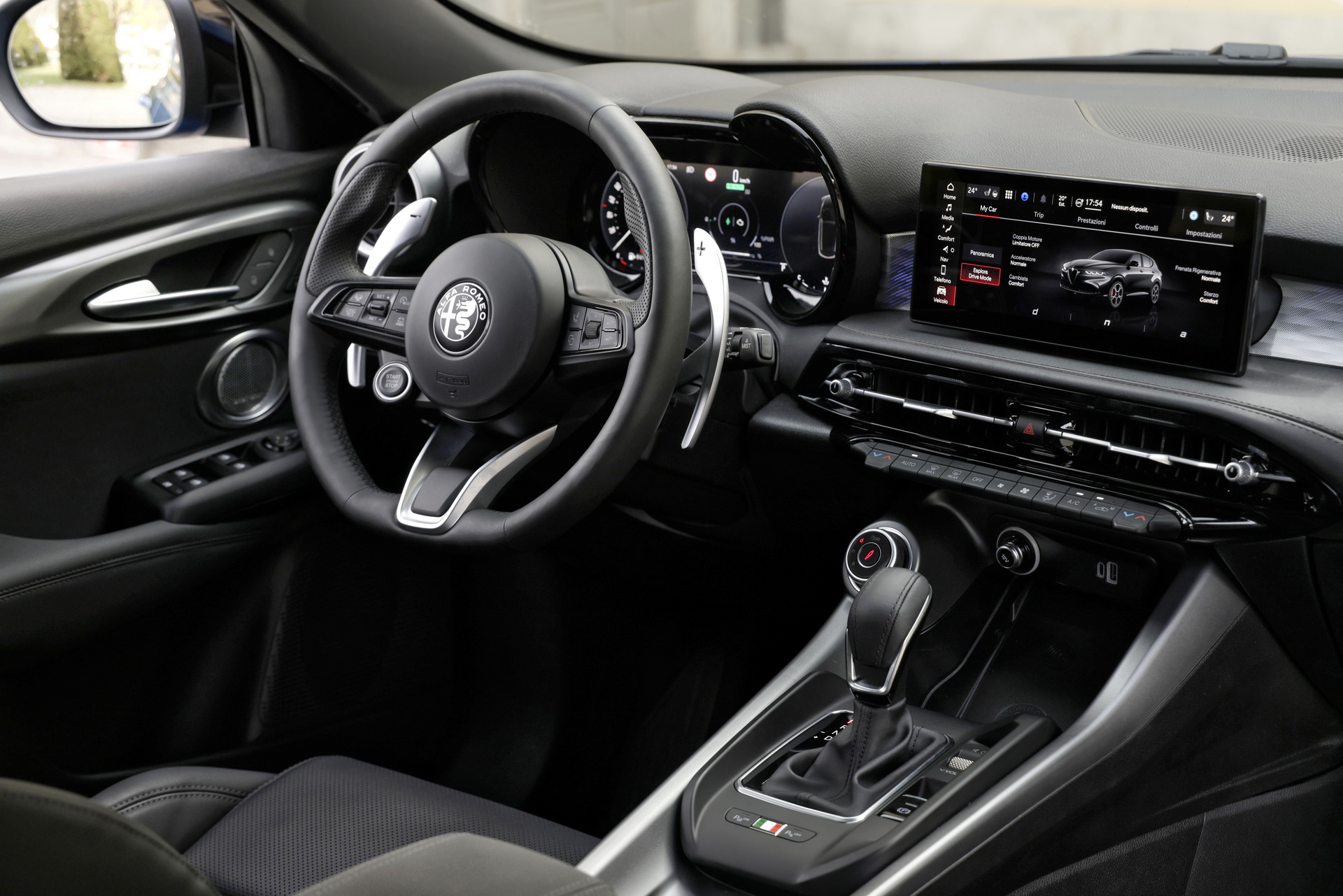 Download 2023 Alfa Romeo Tonale Veloce - Interior HD Wallpaper 1920x1281 #27