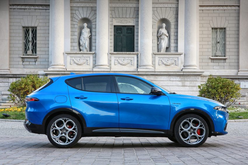 2023 Alfa Romeo Tonale Veloce - Side Wallpaper 850x567 #19
