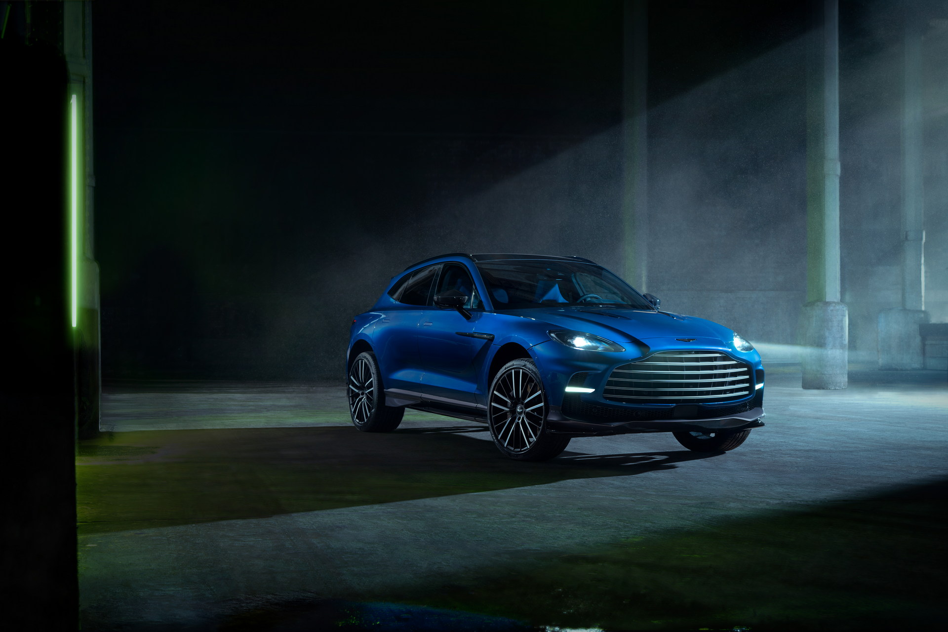 Download 2023 Aston Martin DBX707 - Front Three-Quarter HD Wallpaper 1920x1280 #8